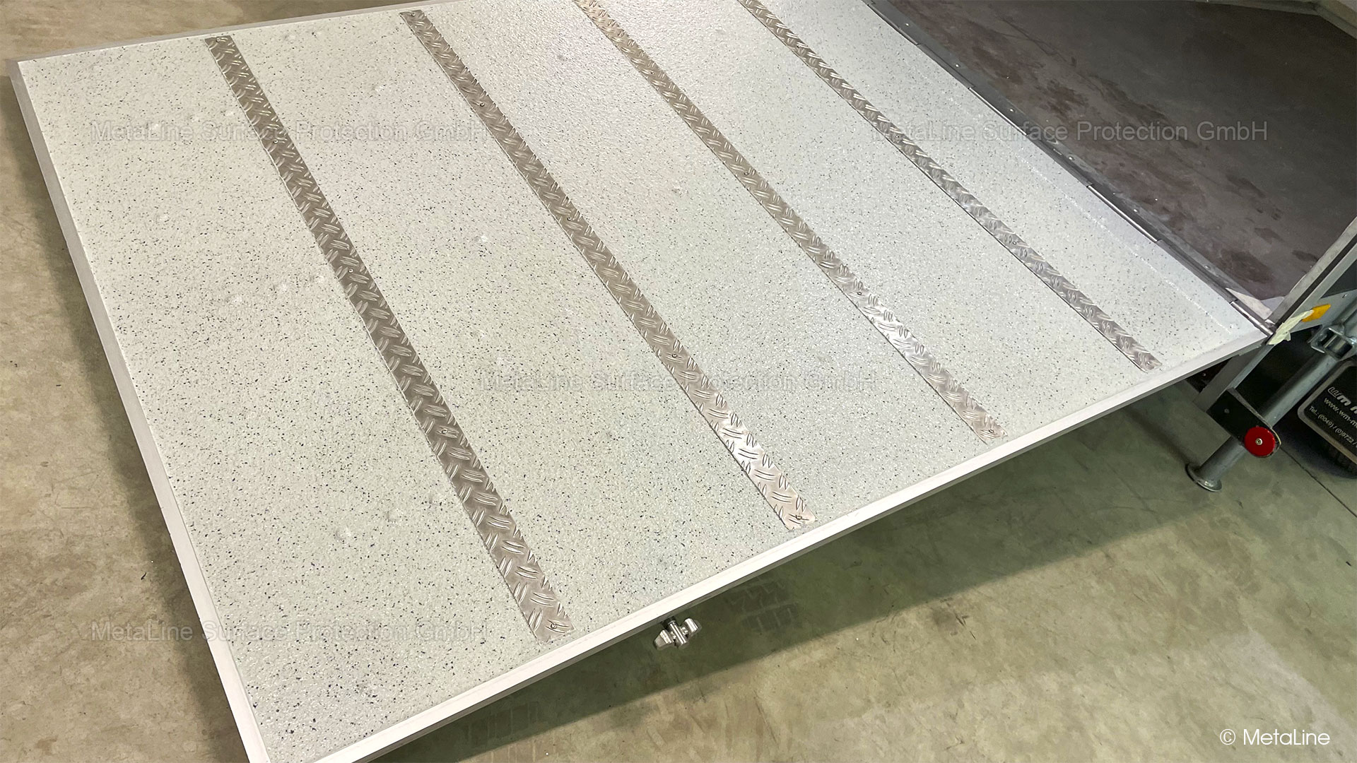 Anhänger, Auffahrrampe, Beschichtung, Auskleidung bedliner, trailer, ramp, coating